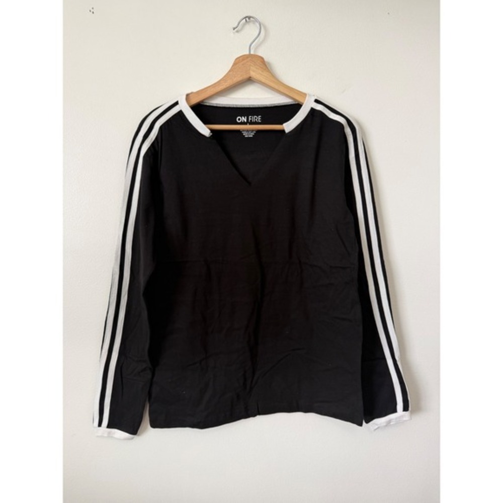 On Fire Women's Long Sleeve V-Neck‎ T-Shirt – Black – Size Small – NWT